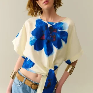 Blusa Branca Cropped Com Estampa Floral Tropical Azul