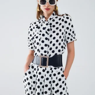Blusa de bolinhas com pormenor de laço de lenço