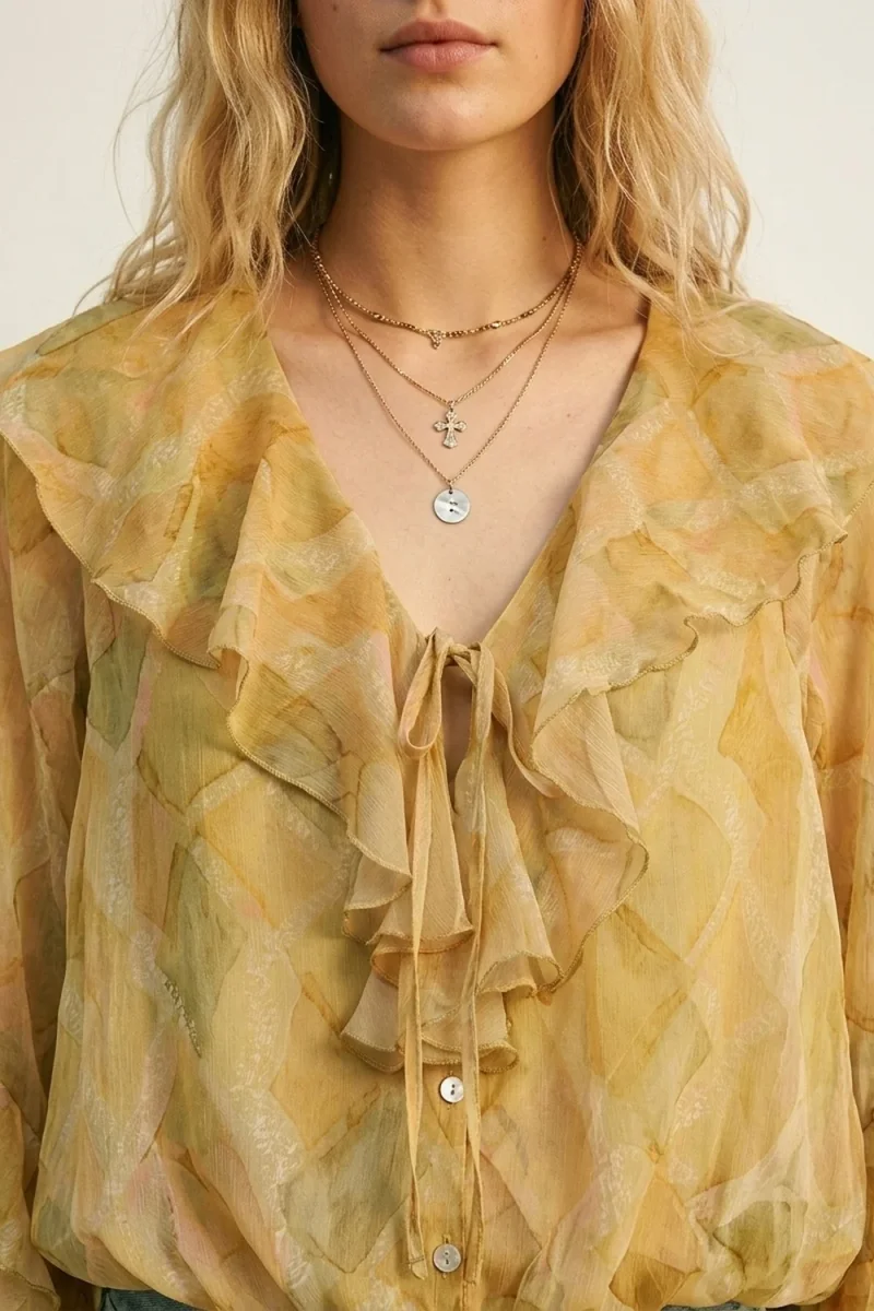 Blusa Transparente com Detalhe de Babado Mostarda e Amarração Frontal - Image 5