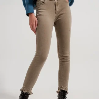 Calças de ganga skinny beges com bainhas inacabadas