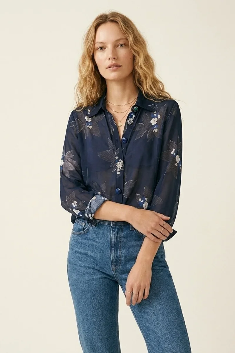 Camisa Azul-Marinho com Estampa Floral e Botões em Chiffon com Mangas Compridas - Image 4