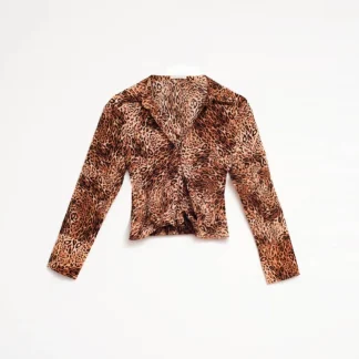 Camisa curta com estampa de leopardo