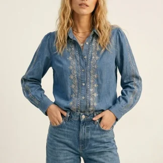 Camisa de ganga azul com rebordo bordado e mangas compridas