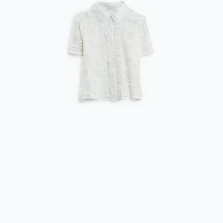 Camisa pólo croché branca com fecho de botões