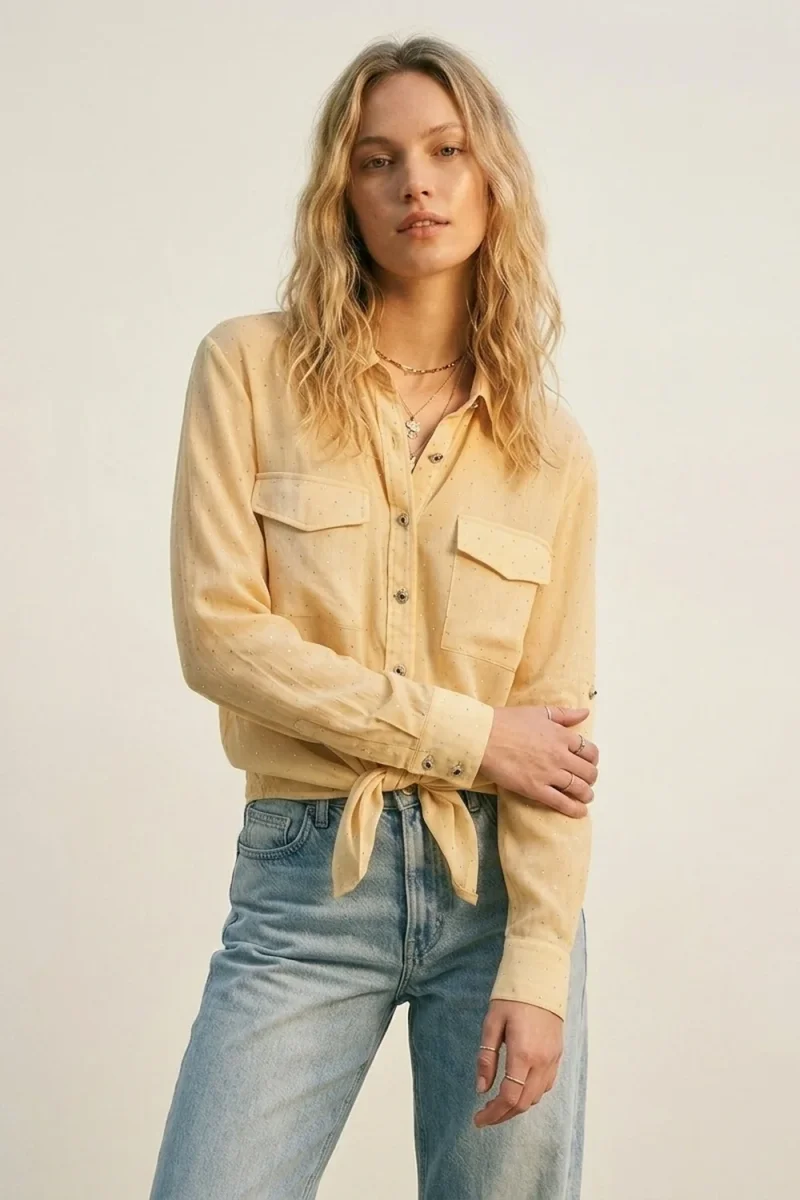 Camiseta amarela tie dye em chiffon com detalhes em strass - Image 4