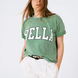 Camiseta com texto Bella em verde