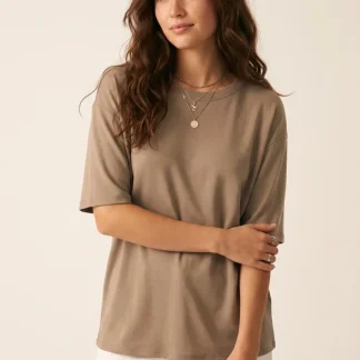Camisola Básica de Gola Redonda de Ajuste Relaxado em tom camelo