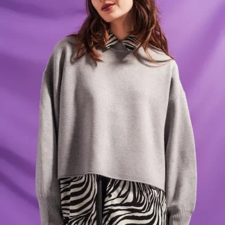 Camisola cinzenta curto com mangas de morcego