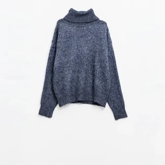 Camisola de gola alta azul com mangas descaídas