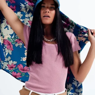 Camisola de malha com nervuras apertadas e pescoço redondo em rosa