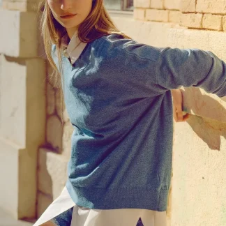 Camisola de malha fina solta em azul com gola redonda