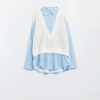 camisola e camisola às riscas azuis numa só peça