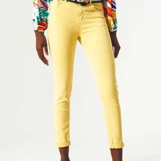 Jeans de tornozelo amarelo com rugas suaves