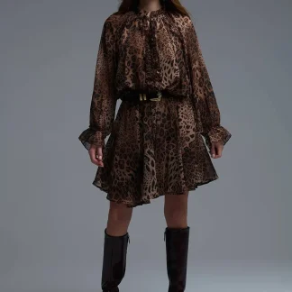 Mini vestido em chiffon com estampado de leopardo e pormenores de folhos