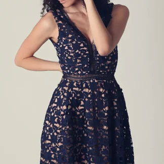 Vestido mini com renda azul