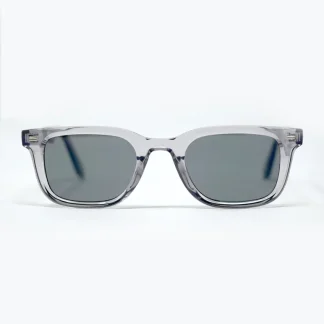 Óculos de sol quadrados cinzentos com lentes pretas gradientes e pormenor lateral em metal