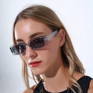 Óculos de sol rectangulares cinzentos transparentes com lentes fumadas escuras