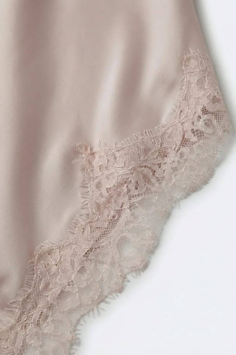 Saia de lenço de cetim cor-de-rosa com rebordo de renda - Image 6