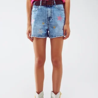 Shorts jeans com estrelas laminadas em lavagem clara