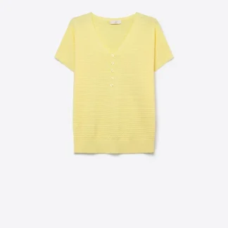 Suéter Amarelo com Textura em Malha e Botões no Decote em V