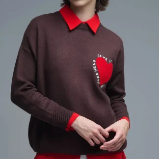 Sweatshirt de malha com coração bordado e texto em castanho