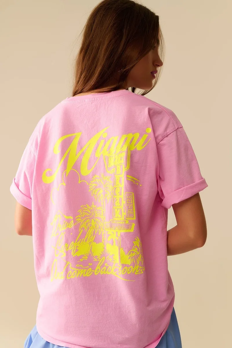 T-shirt cor-de-rosa com impressão do logótipo de Miami em amarelo - Image 6