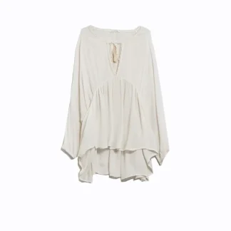 Vestido curto branco Boho com mangas compridas e pormenores com pregas