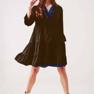 Vestido curto com desenho em camadas preto