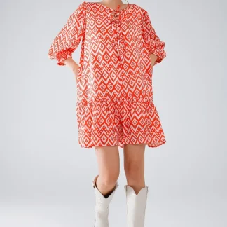 Vestido curto com pormenores de laço à frente em estampado étnico vermelho