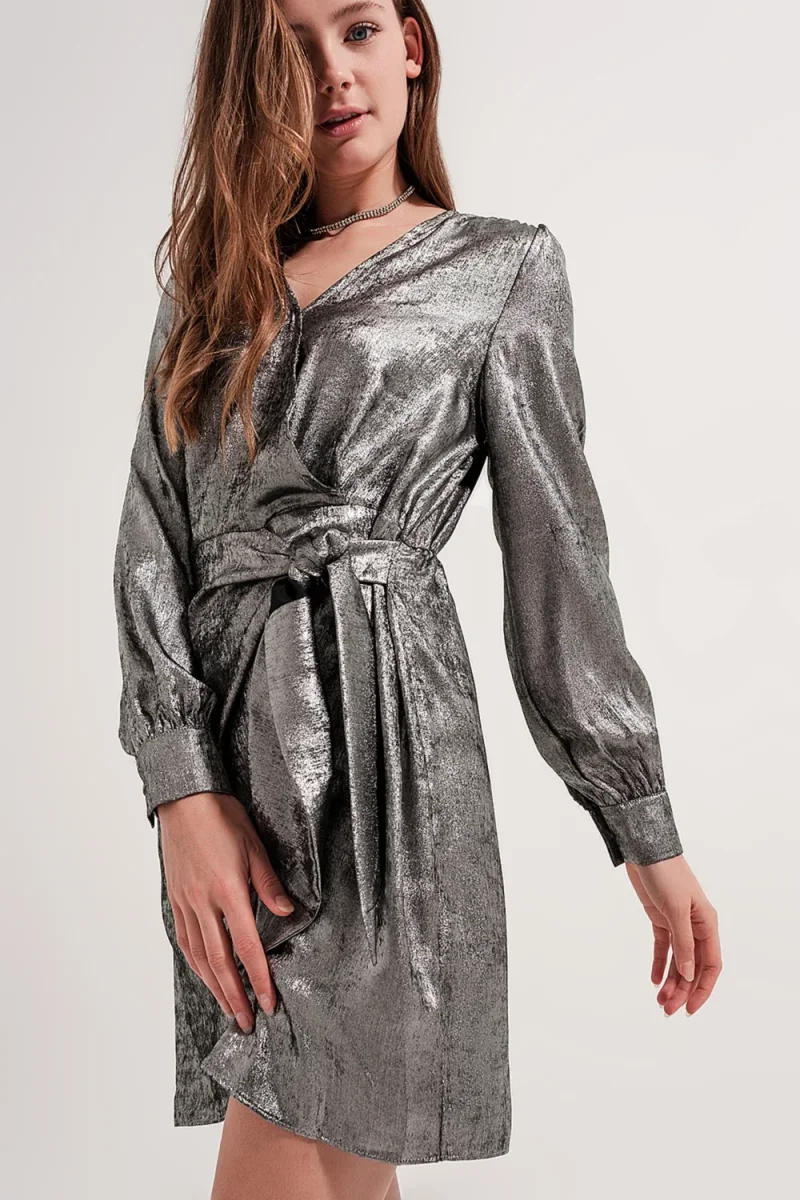 Vestido curto prateado com nó na frente - Image 3