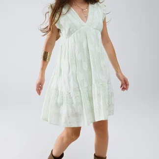 Vestido curto tipo babydoll com estampado de folhas e fio de lurex em menta