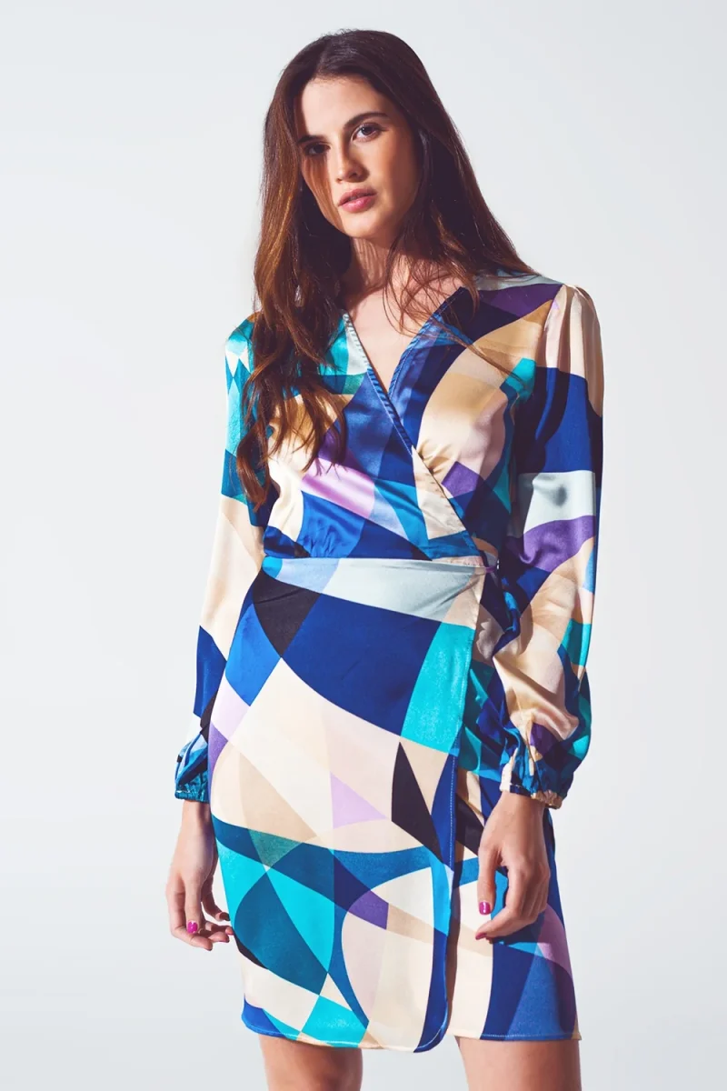 Vestido curto transpassado com estampa abstrata em azul - Image 6