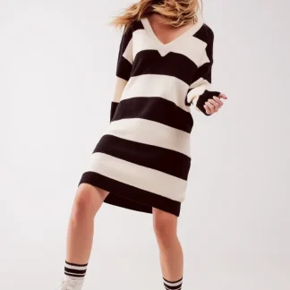 Vestido de creme e preto às riscas