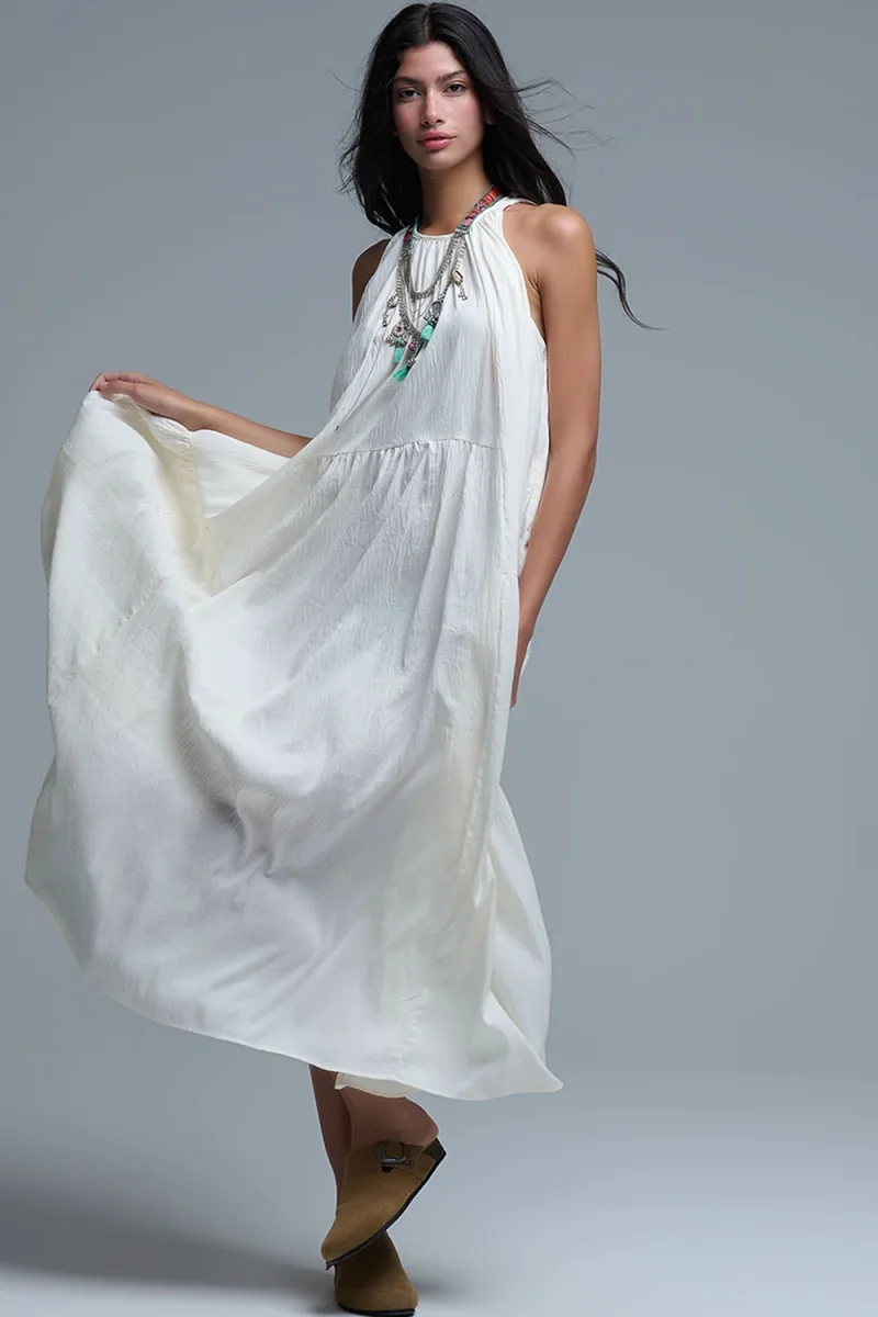 Vestido maxi com decote haltere e pormenores de costura em creme