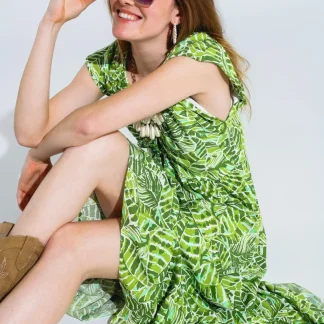 Vestido midi romântico com mangas curtas e folhos em estampado de folhas verdes