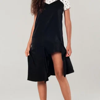 Vestido preto bainha assimétrica